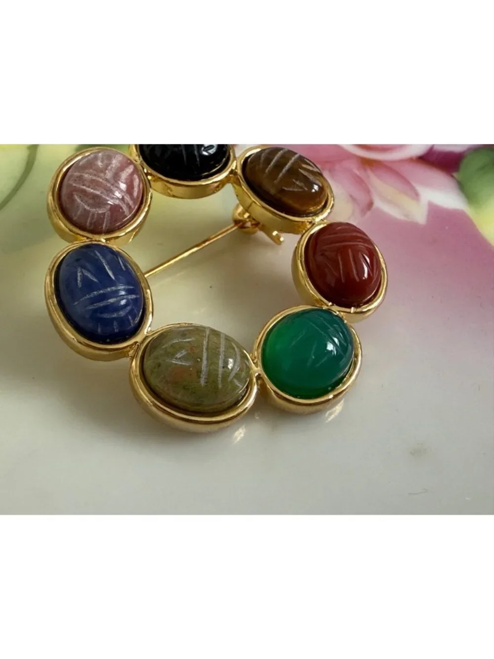 Vintage 70s Round Scarab Gemstone Beetle Brooch Gold Tone - Picture 3 of 9
